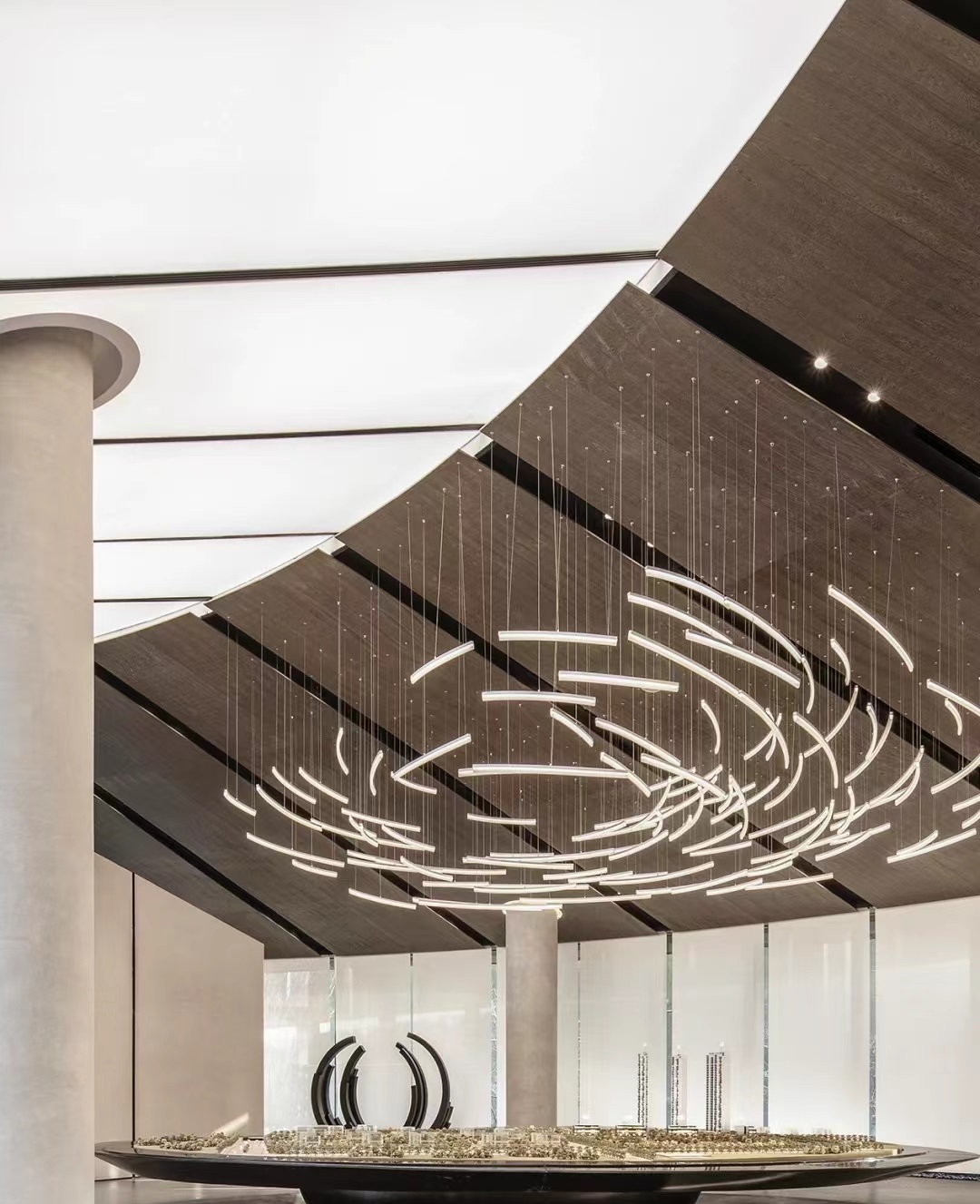 Dutti LED Non-standard Modern chandelier Linear Aluminum Ceiling Pendant Light custom for Showroom